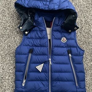 Moncler kids size 4 vest